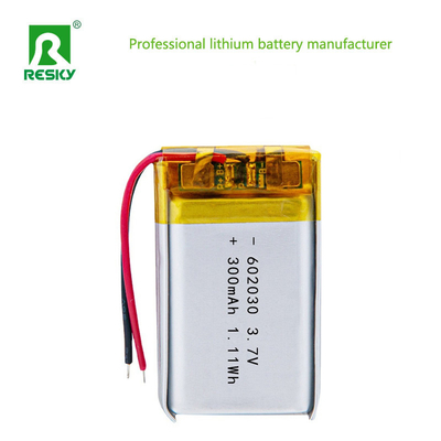 ซื้อ แบตเตอรี่ลิเธียมโพลิเมอร์เซลล์ 602030 3.7V 300mAh แบบชาร์จไฟได้ Lipo แบตเตอรี่ลิเธียมโพลิเมอร์สำหรับอุปกรณ์สวมใส่ การผลิตออนไลน์