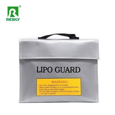 ซื้อ กระเป๋าชาร์จแบตเตอรี่ RC Lipo ปลอดภัย กันไฟ กันระเบิด สีดำ เงิน แดง ขนาด 65X180X240 มม. การผลิตออนไลน์